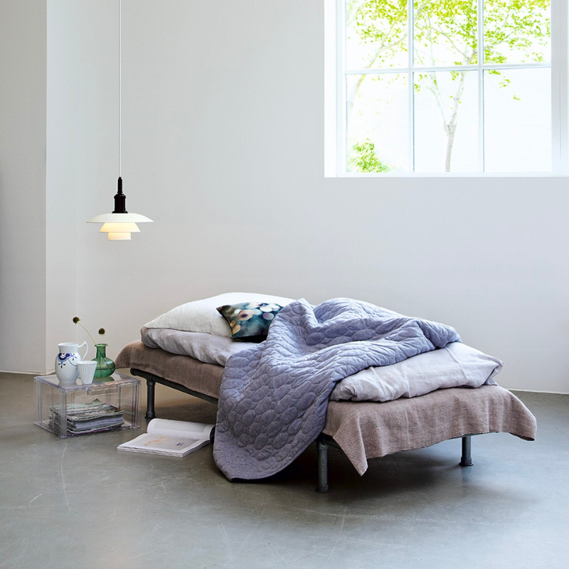 The fixture is 100% glare-free, with a design based on the principle of a reflective three-shade system, which directs most of the light downwards. The shades are made of deep-drawn aluminum with a white inner surface that ensures gentle, downward light distribution. The downward light is both soft and pleasant.