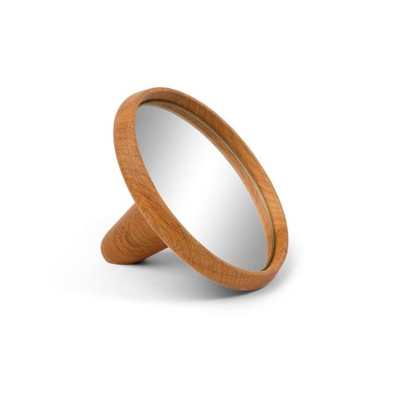 Satellite Mirror is a simple and beautiful mirror in oak wood. Satellite Mirror gives you an aesthetic mirror in both shape and expression. 