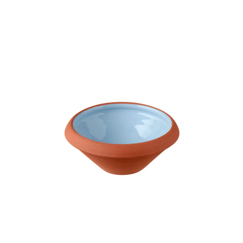 The Dough Dish is one of Knabstrup’s classic products. Many people have long recognized these beautiful glazed bowls, which have historically been a fixed component of every kitchen. These daily essential nesting bowls can be used as serving bowls or mixing bowls.