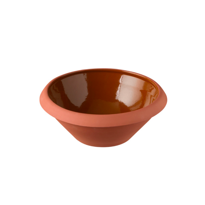 The Dough Dish is one of Knabstrup’s classic products. Many people have long recognized these beautiful glazed bowls, which have historically been a fixed component of every kitchen. These daily essential nesting bowls can be used as serving bowls or mixing bowls.