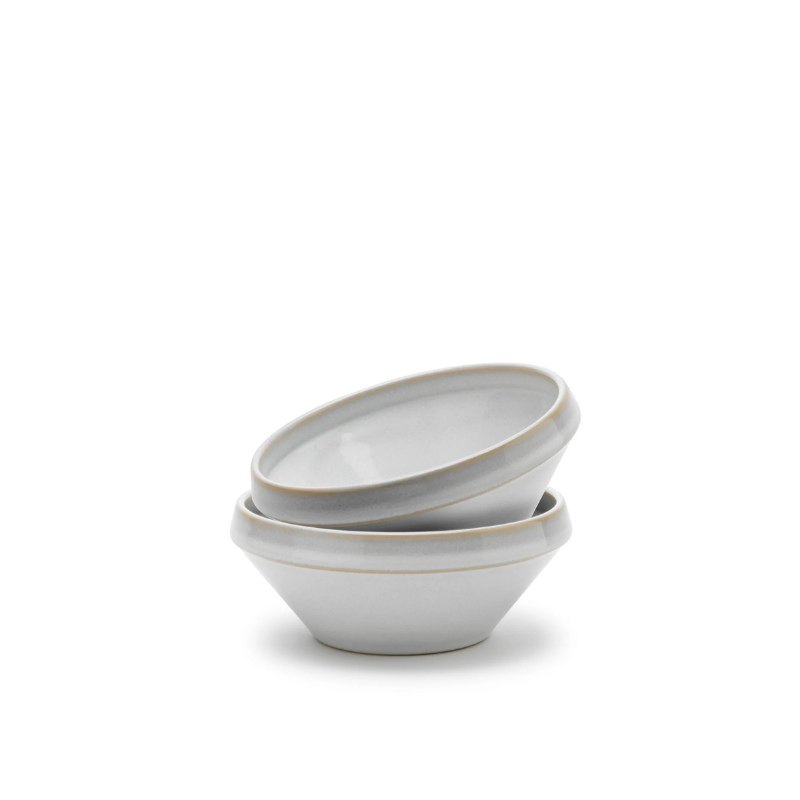 Knabstrup Keramik's new Tavola Dish stoneware series of tableware in a modern and timeless style. Stoneware is a robust material that withstands intensive use, so the series is oven, freezer, microwave, and dishwasher safe. Sold as a set of 2.