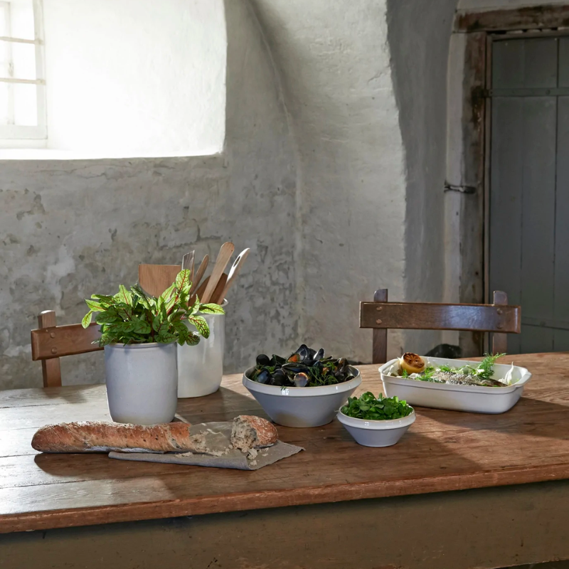 Knabstrup Keramik's new Tavola Dish stoneware series of tableware in a modern and timeless style. Stoneware is a robust material that withstands intensive use, so the series is oven, freezer, microwave, and dishwasher safe. Sold as a set of 2.