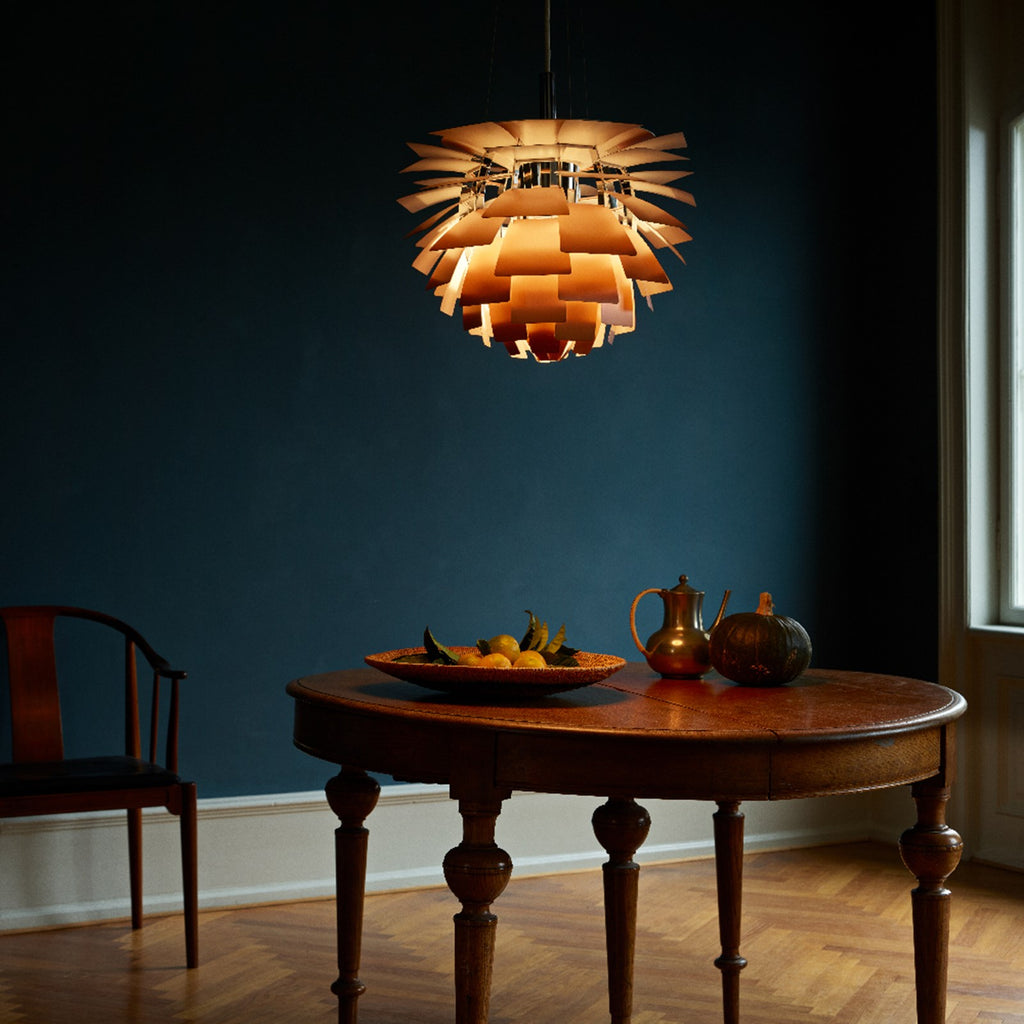The PH Artichoke fixture provides 100% glare-free light. The 72 precisely positioned leaves form 12 unique rows of six leaves each. They illuminate the fixture as well as emitting diffused light with a unique pattern. The fixture provides decorative and comfortable lighting. For the energy saving LED variant, the quality of light and atmosphere surrounding the product is kept at the highest level.