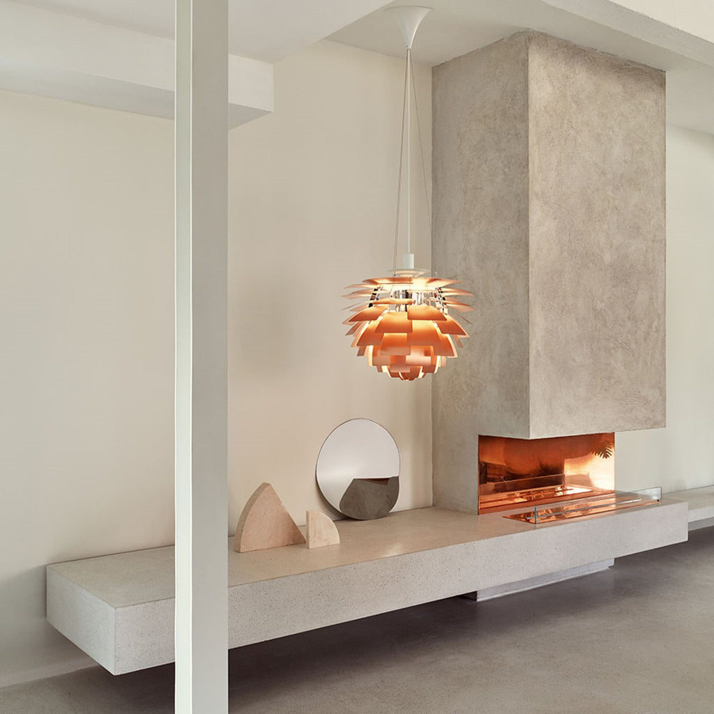 The PH Artichoke fixture provides 100% glare-free light. The 72 precisely positioned leaves form 12 unique rows of six leaves each. They illuminate the fixture as well as emitting diffused light with a unique pattern. The fixture provides decorative and comfortable lighting. For the energy saving LED variant, the quality of light and atmosphere surrounding the product is kept at the highest level.