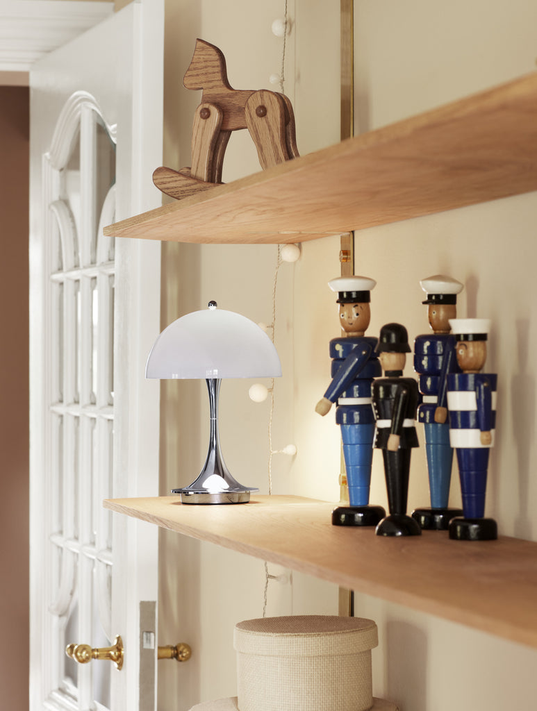 The versatile Panthella Portable by Louis Poulsen is the smallest edition of Verner Panton’s popular Table lamp from 1971. This scaled-down version of the original Panthella Table lamp can be used anywhere as it does not depend on a power supply.