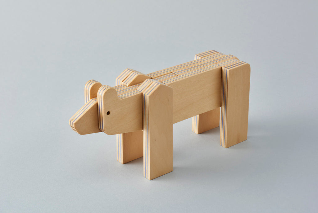 An animal block puzzle of a higuma (Japanese brown bear) that lives in Hokkaido in northern Japan. Here, a traditional bear woodcarving in Hokkaido has been redesigned into a 3D jigsaw puzzle. Designed by Drill Design.