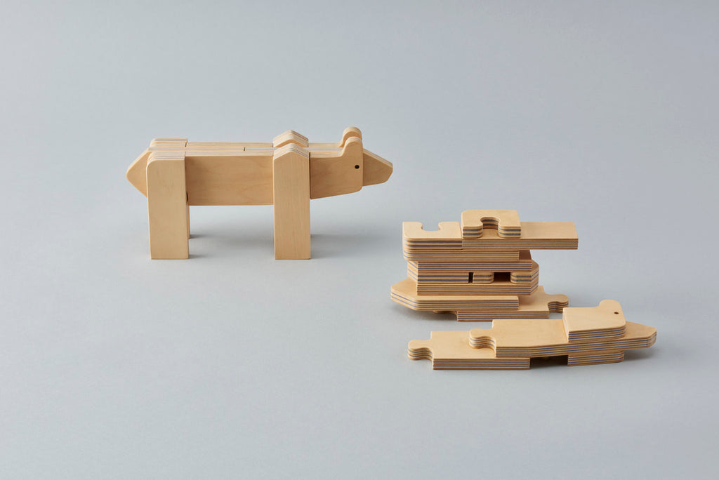 An animal block puzzle of a higuma (Japanese brown bear) that lives in Hokkaido in northern Japan. Here, a traditional bear woodcarving in Hokkaido has been redesigned into a 3D jigsaw puzzle. Designed by Drill Design.