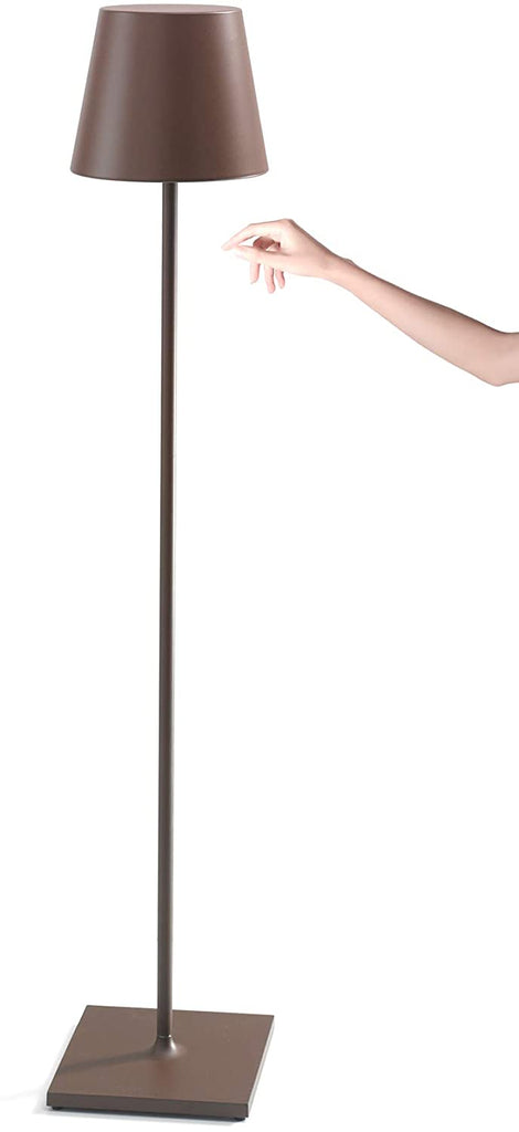The Poldina Pro XXL Floor by Ai Lati Lights for Zafferano features a sleek and slim body and offers a crisp and bright light to its setting. Ideal for indoor and outdoor settings with its 9 hour rechargeable battery life and portable body makes the perfect accent to a space. The fixture is made up of painted aluminium with a polycarbonate diffuser and LED light source. Its square base ensures a sturdy display.