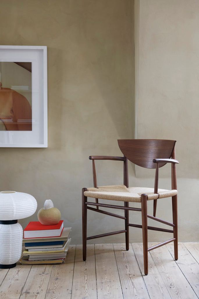 Here Hayon has dispensed with cultural formalities to create a series of lamps all in white. Hand crafted with rice paper merging various sizes and shapes together. The series is comprised of three different lantern versions and a table lamp in ivory white rice paper with black stained oak accents.
