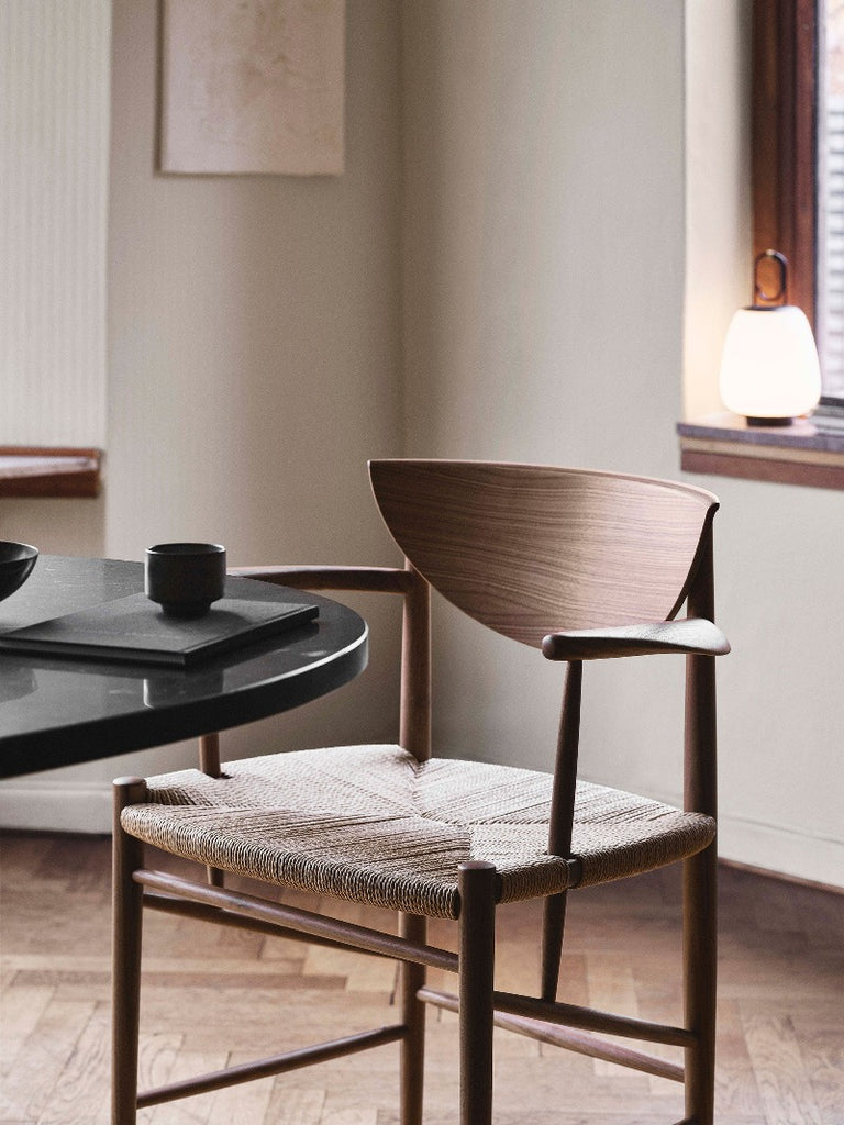 The Lucca Portable Table Lamp by Space Copenhagen for &Tradition. This elegant portable lamp, inspired by the golden glow of the Tuscan city of Lucca, mimics the warmth of the city’s nocturnal light.
