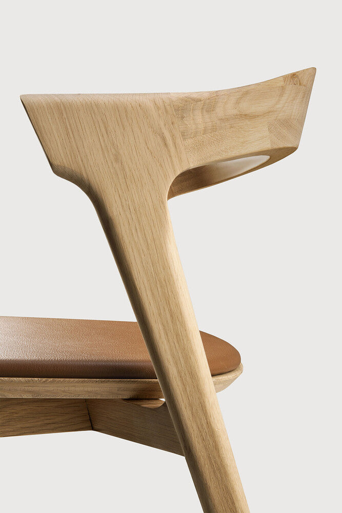 Over the years, the Bok dining chair has become one of Ethnicraft's most recognizable designs. Designer Alain van Havre combines sculptural elegance and contemporary crafting into a graceful and airy form