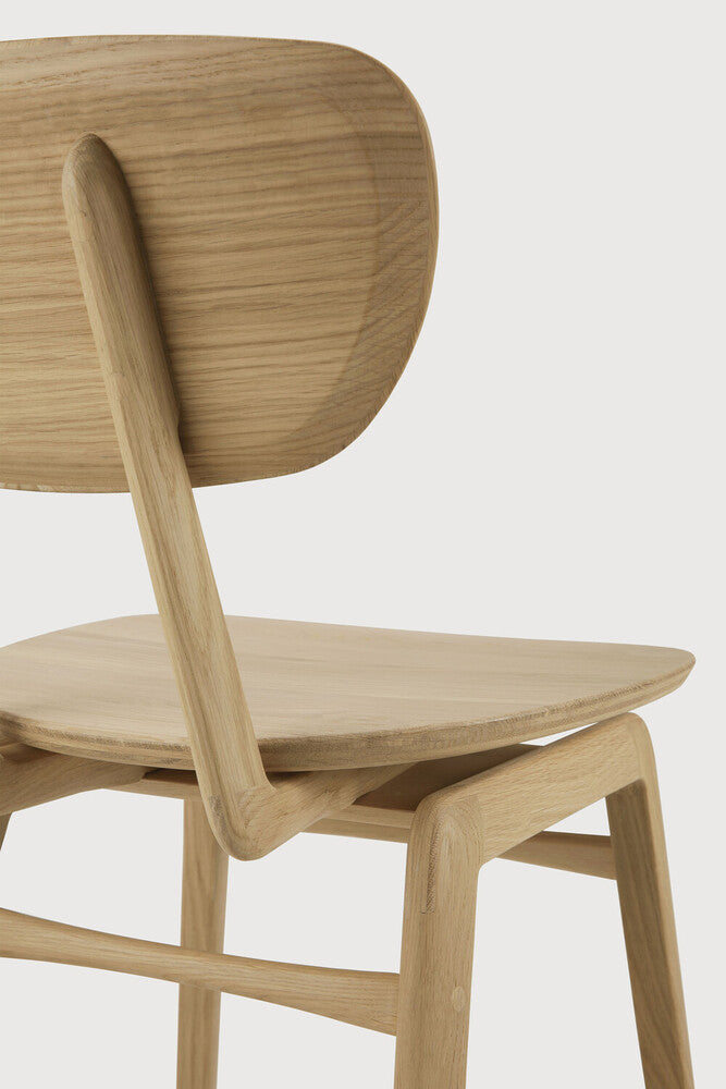 A nostalgic interpretation made with solid wood. The Pebble chair’s soft lines and airy elements provides not only seating comfort, but the familiar stylish shapes we have grown up loving. Designed by Alain Van Havre.