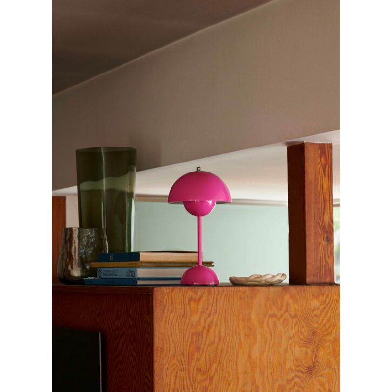 The Flowerpot VP9 Portable Table Lamp, a vividly colored lamp with a rounded pendant that hangs from the semi-domed upper shade, embodies the experimental attitude of designer Verner Panton. 