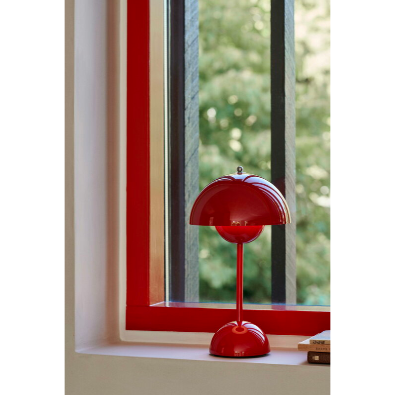 The Flowerpot VP9 Portable Table Lamp, a vividly colored lamp with a rounded pendant that hangs from the semi-domed upper shade, embodies the experimental attitude of designer Verner Panton. 