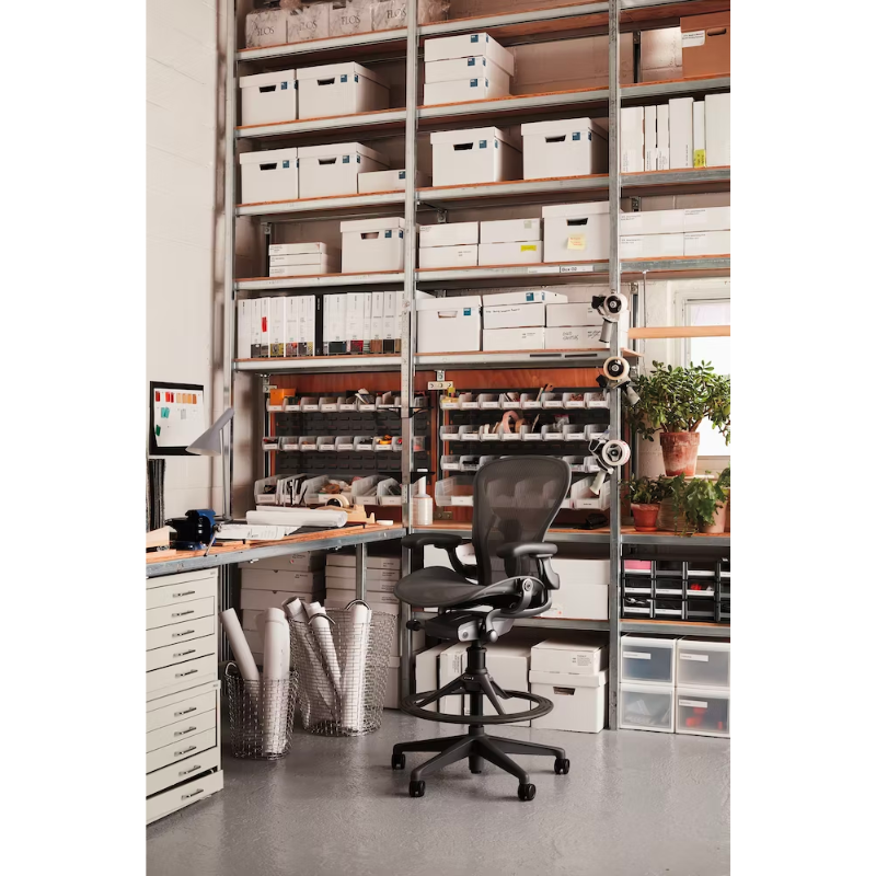 The Aeron office chair by Herman Miller revolutionized office seating with its defining design qualities: the pioneering Pellicle suspension material and its patented PostureFit SL back support, which affords the ideal sit -stand setup