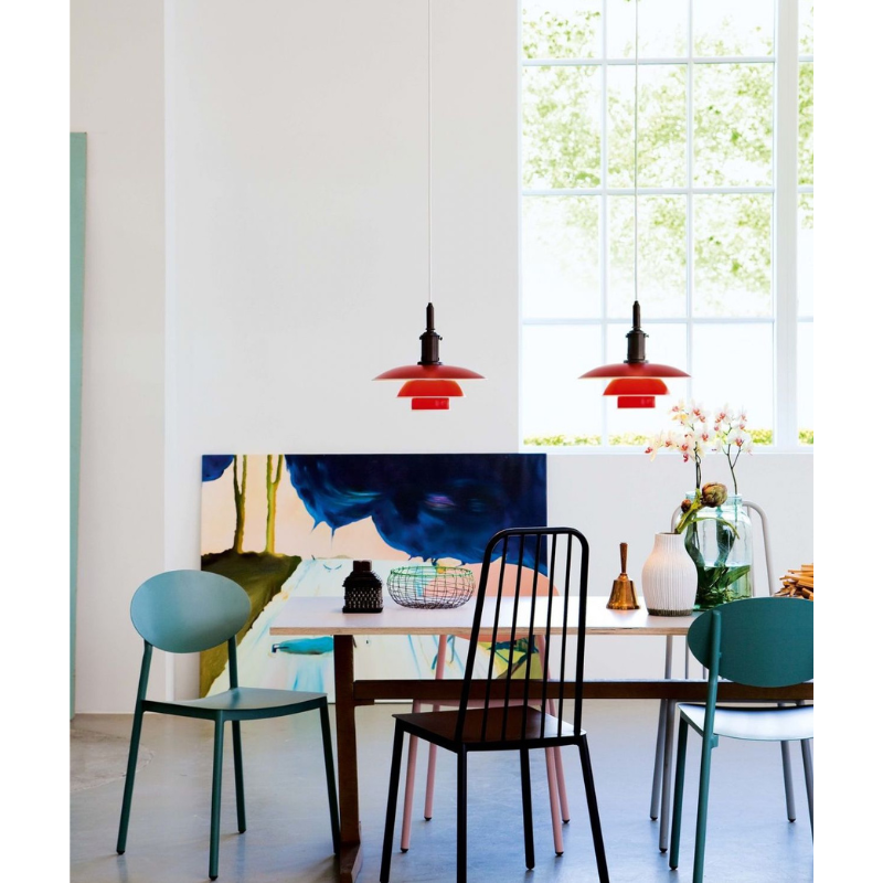 The fixture is 100% glare-free, with a design based on the principle of a reflective three-shade system, which directs most of the light downwards. The shades are made of deep-drawn aluminum with a white inner surface that ensures gentle, downward light distribution. The downward light is both soft and pleasant.