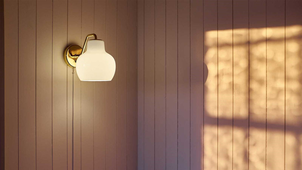 The VL Ring Crown wall sconce by Louis Poulsen has a characteristically organic form that emits light directed primarily downwards, while the opal glass provides a comfortable and uniform illumination of the area around the fixture.