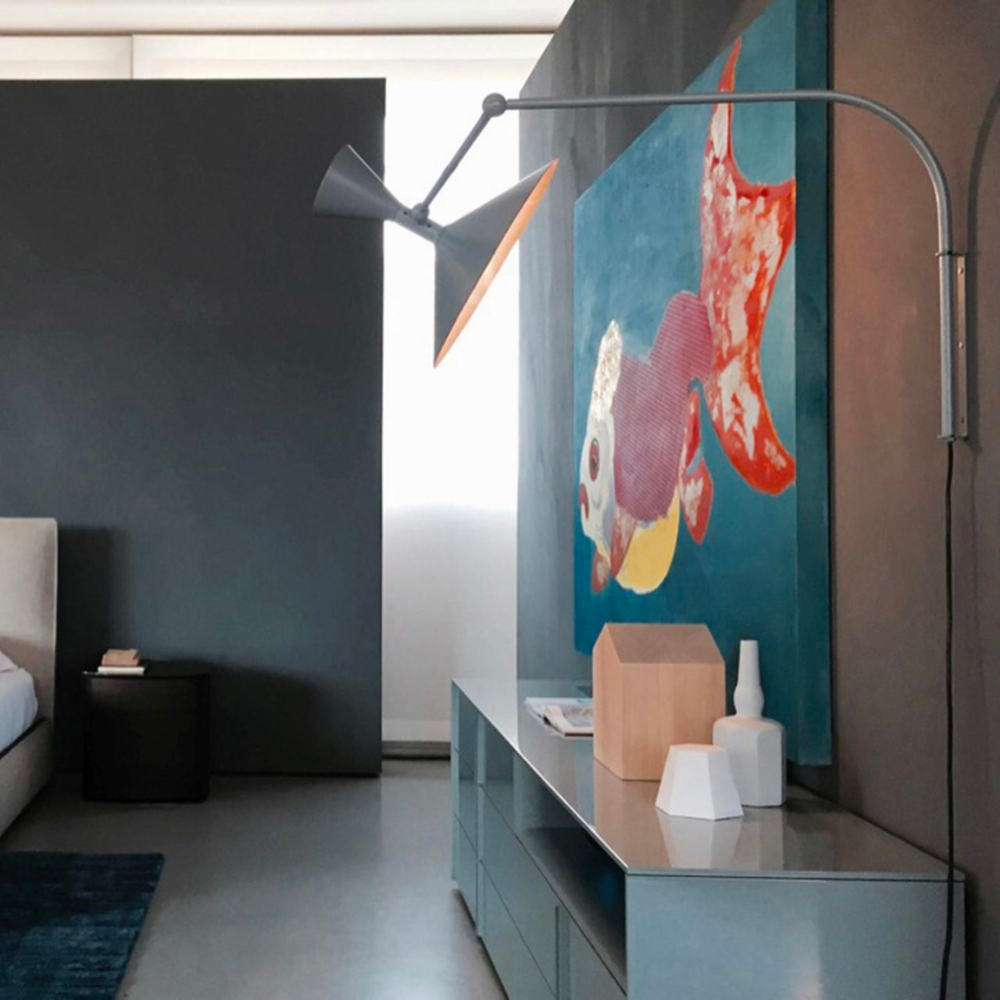 Designed by Le Corbusier for the Unité d Habitation of Marseille in 1949/1952, the Lampe de Marseille wall lamp from Nemo features adjustable lighting via its two joints on the arm with a refined aesthetic. 
