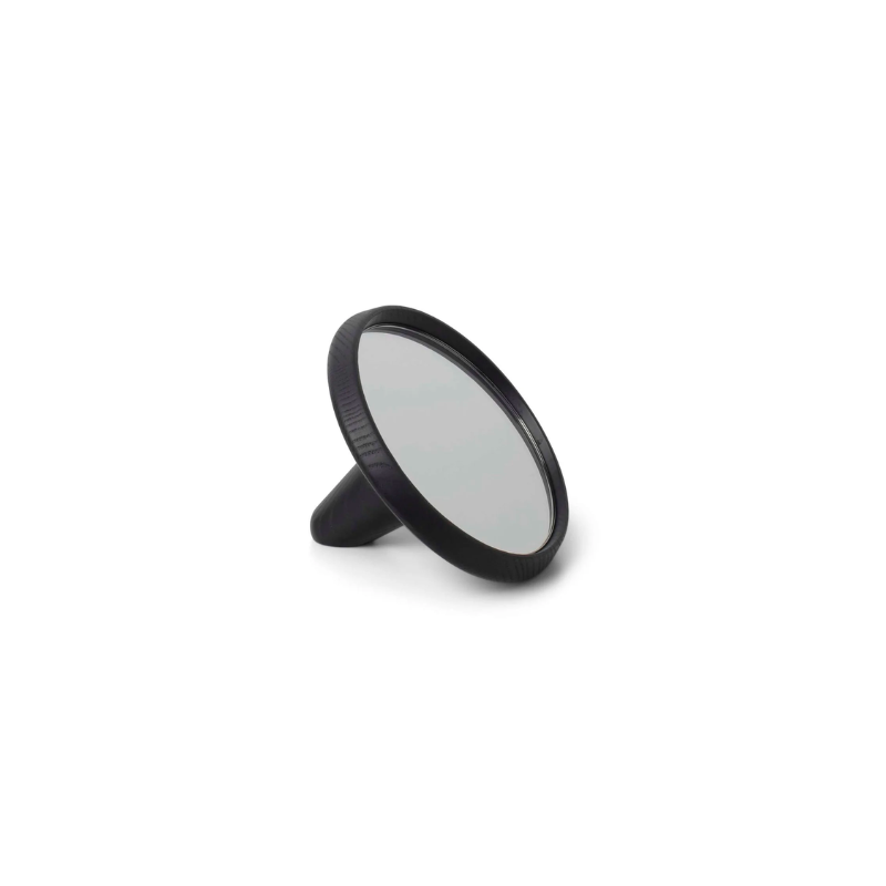 Satellite Mirror is a simple and beautiful mirror in oak wood. Satellite Mirror gives you an aesthetic mirror in both shape and expression. 