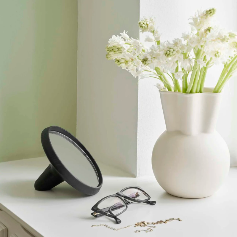 Satellite Mirror is a simple and beautiful mirror in oak wood. Satellite Mirror gives you an aesthetic mirror in both shape and expression. 