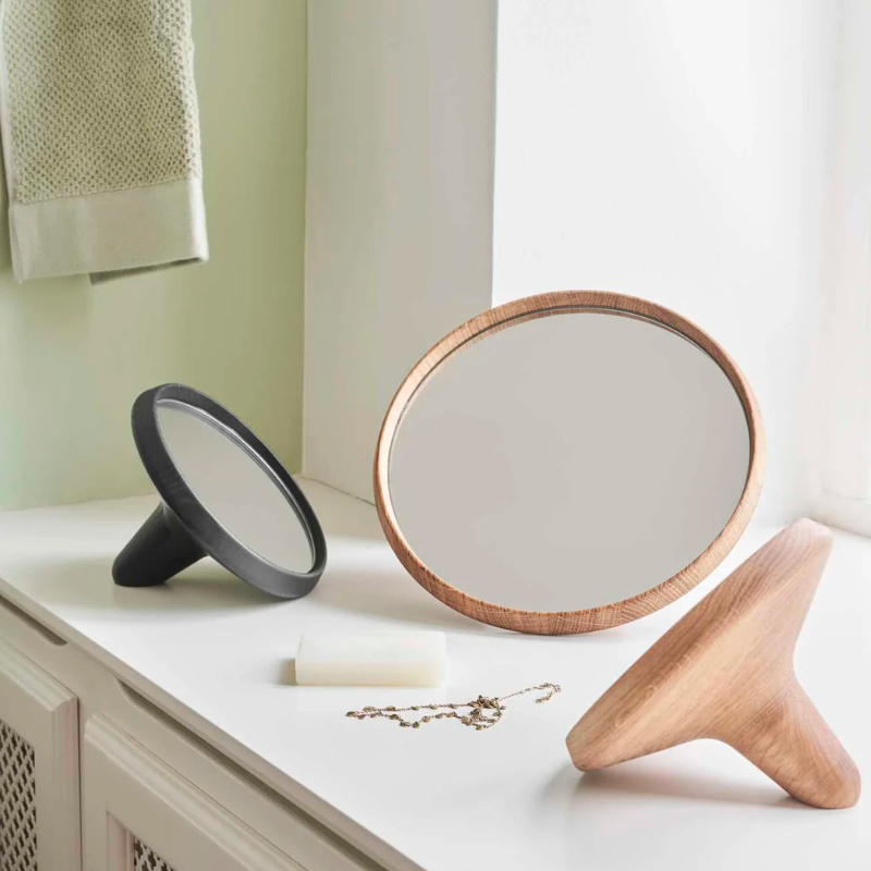 Satellite Mirror is a simple and beautiful mirror in oak wood. Satellite Mirror gives you an aesthetic mirror in both shape and expression. 
