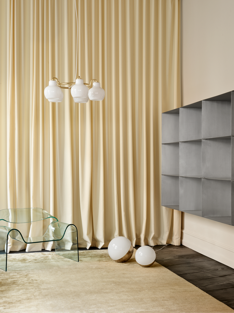 The VL Ring Crown pendant chandelier by Louis Poulsen emits light directed primarily downwards.‎ The opal glass provides a comfortable and uniform illumination of the area around the fixture.