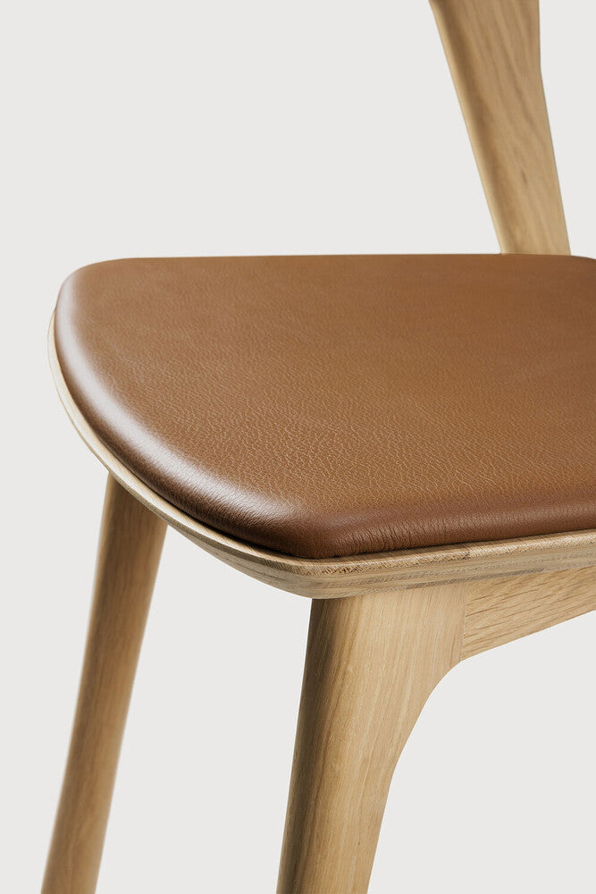 Over the years, the Bok dining chair has become one of Ethnicraft's most recognizable designs. Designer Alain van Havre combines sculptural elegance and contemporary crafting into a graceful and airy form