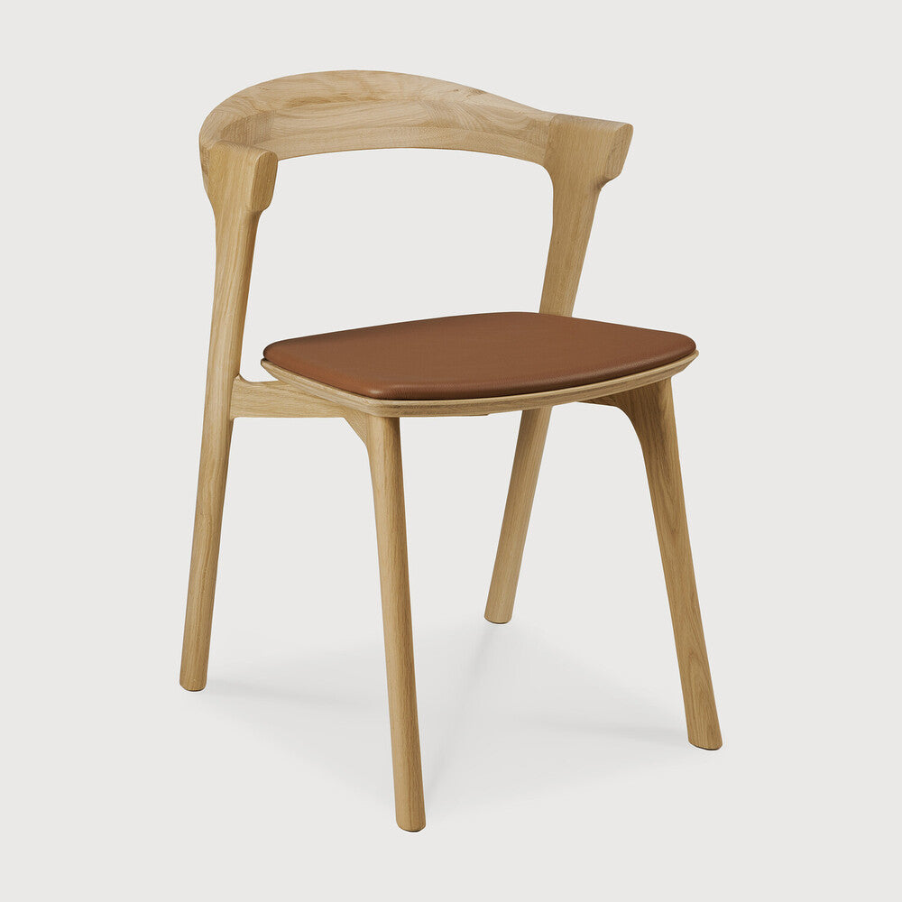 Over the years, the Bok dining chair has become one of Ethnicraft's most recognizable designs. Designer Alain van Havre combines sculptural elegance and contemporary crafting into a graceful and airy form