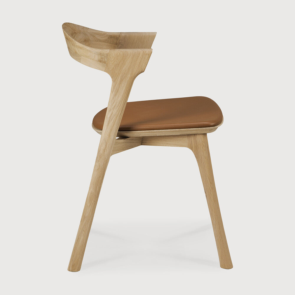 Over the years, the Bok dining chair has become one of Ethnicraft's most recognizable designs. Designer Alain van Havre combines sculptural elegance and contemporary crafting into a graceful and airy form