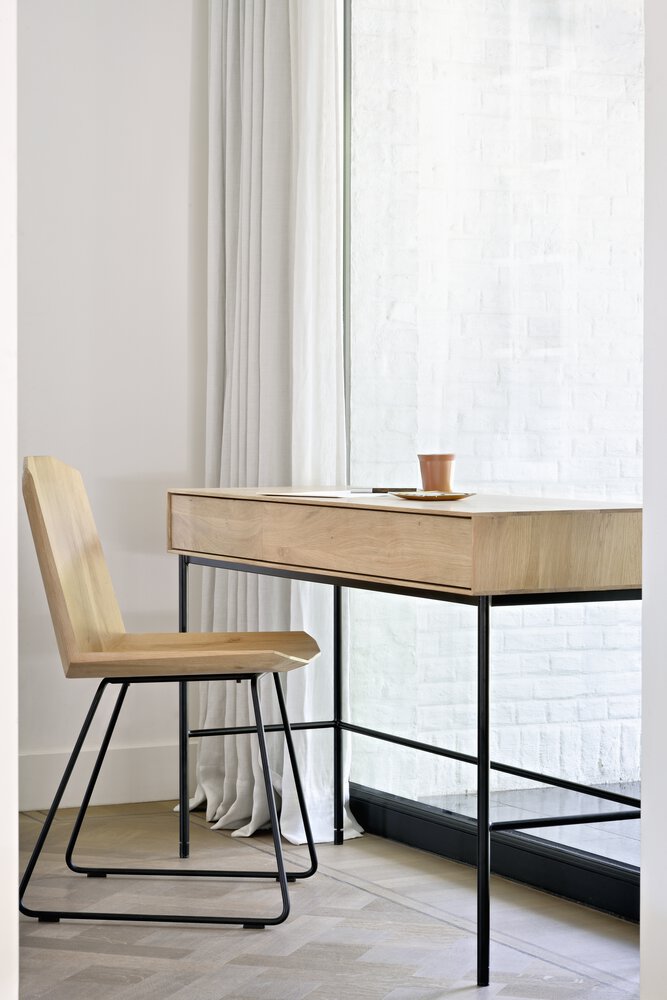 A chair that will fit in any interior but also holds a certain unique aspect of the time in which it is built. Timeless, yet time reflecting. The Facette chair's ingenious wooden structure is divided into facets, which makes the seating both more comfortable and more unique. The idea was to create the impression of folded paper, but crafted in solid wood.