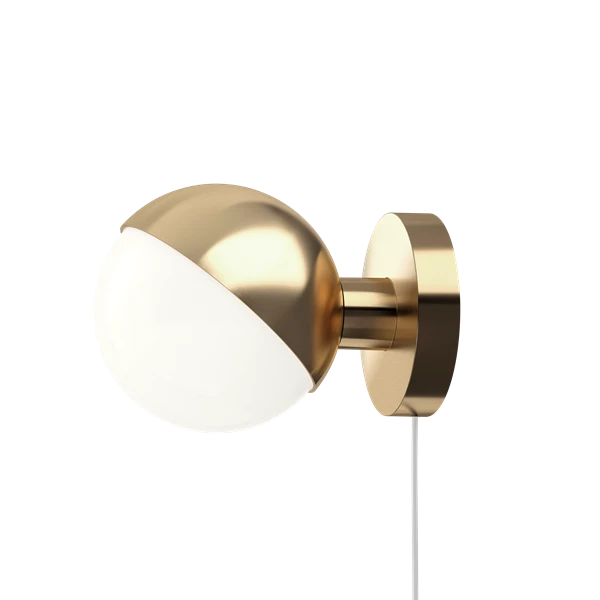 The VL Studio Wall light by Louis Poulsen emits a glare-free, diffused light. The triple-layered opal glass provides a pleasant and uniform illumination of the area around the fixture. The lamp shade can be tilted 90 degrees to the right or left, which allows for flexible light distribution.